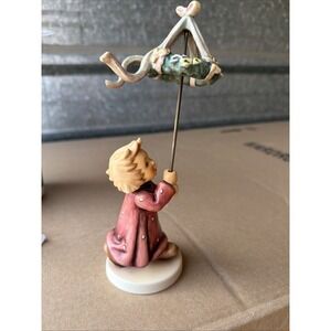 Goebel Germany 2000 Holiday Exclusive Angel Wreath Figurine 838 7